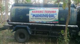 Karang Taruna Manunggal Desa Logandeng Berbagi Air Bersih