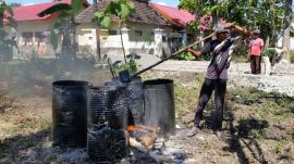 Proses Pengaspalan Jalan Siyono Wetan